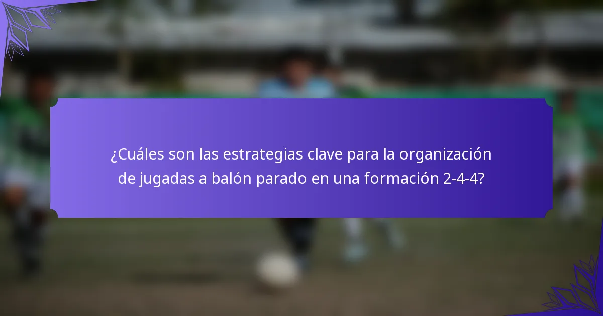 ¿Cuáles son las estrategias clave para la organización de jugadas a balón parado en una formación 2-4-4?